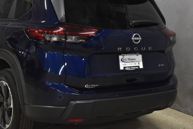 Used 2025 Nissan Rogue SV image 9
