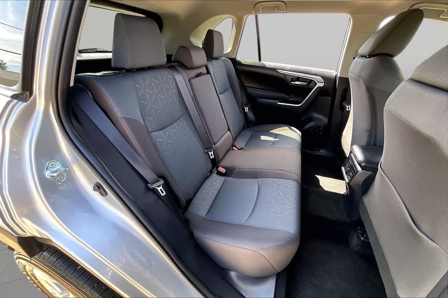 Used 2025 Toyota RAV4 XLE FWD image 17