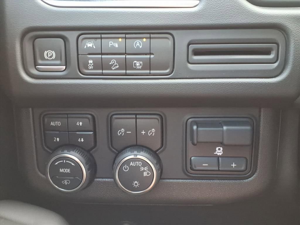 Used 2024 Chevrolet Suburban Z71 w/ Z71 Off-Road Package image 21