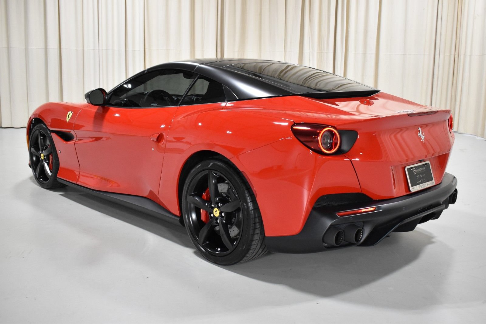 Used 2020 Ferrari Portofino RWD image 3