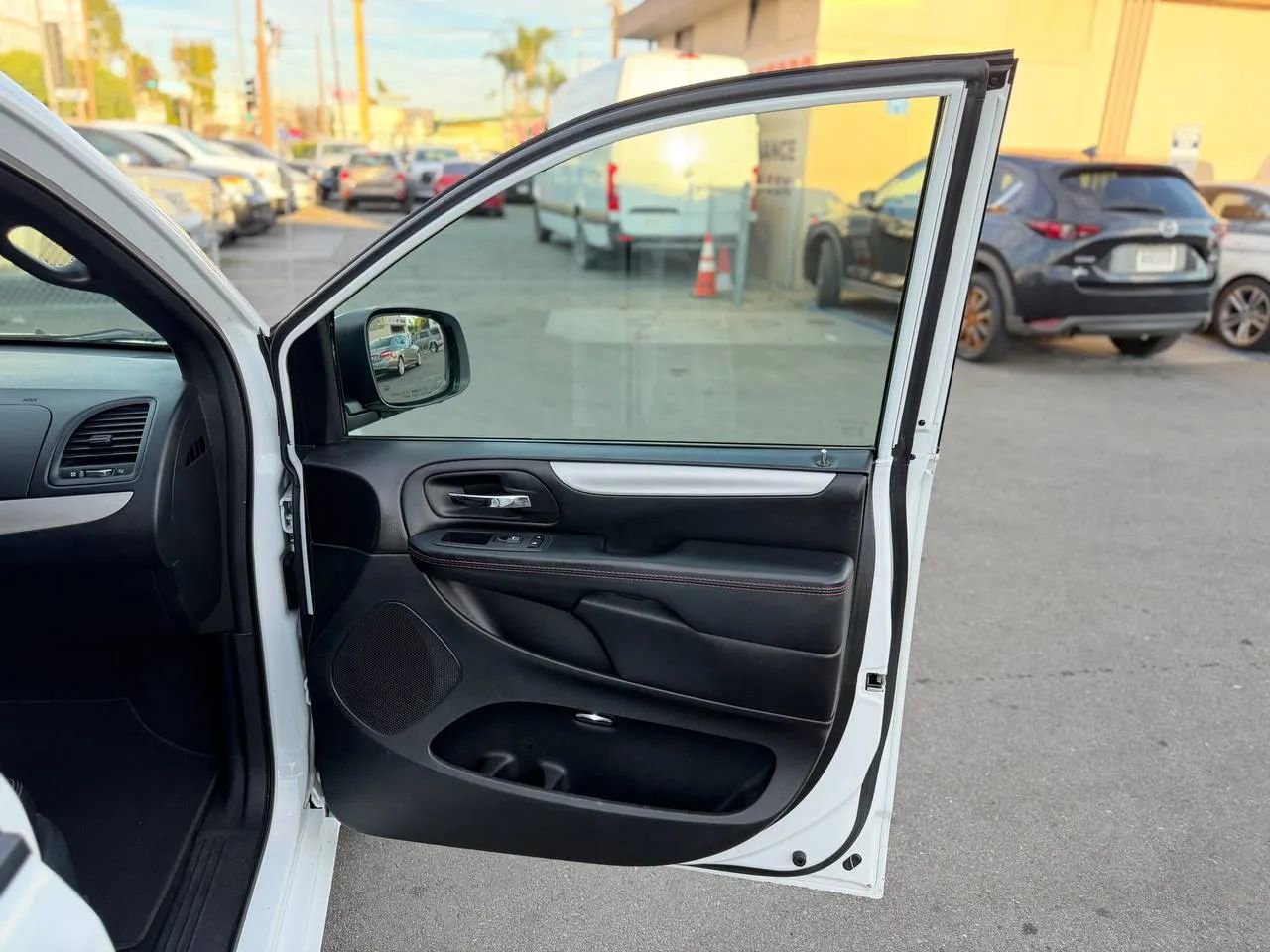 Used 2017 Dodge Grand Caravan GT image 41