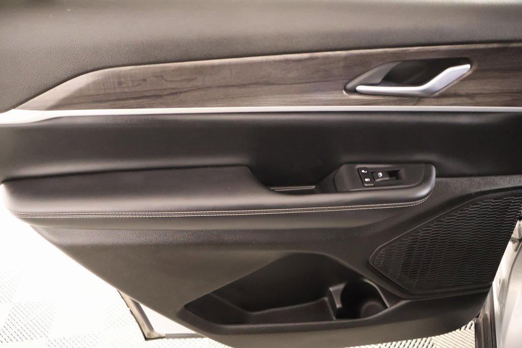 Used 2023 Jeep Grand Cherokee L Limited image 19