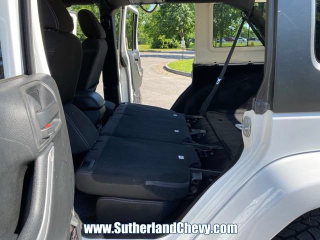 Used 2016 Jeep Wrangler Unlimited Sahara AWD/4WD image 33