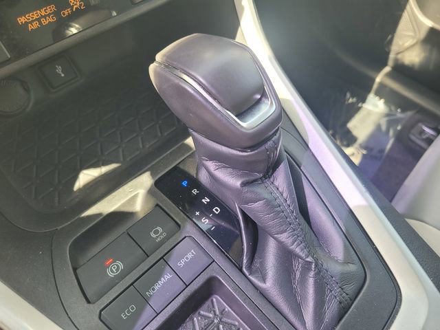 Used 2020 Toyota RAV4 XLE Premium FWD image 20