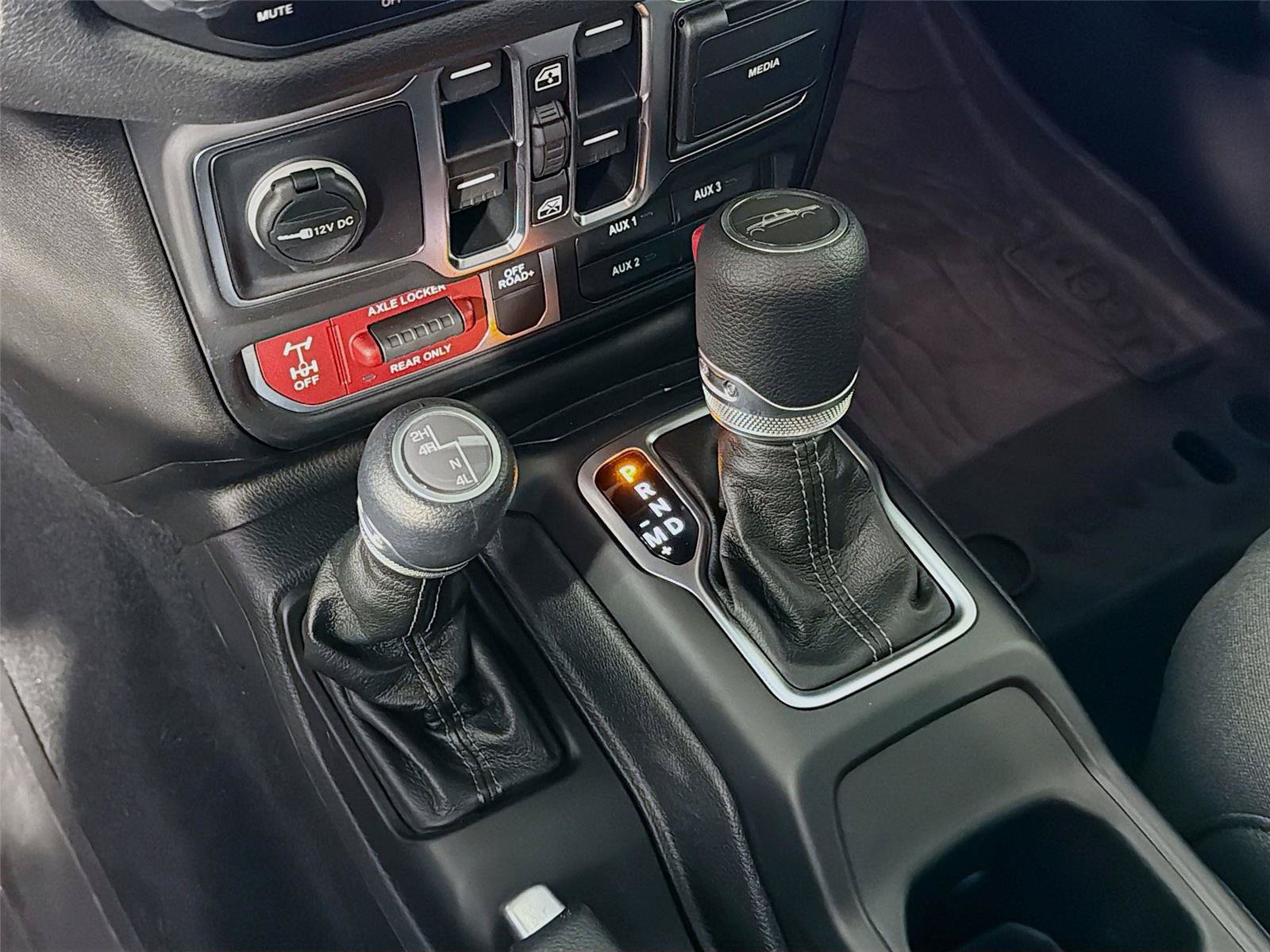 Used 2025 Jeep Gladiator Sport AWD/4WD image 17