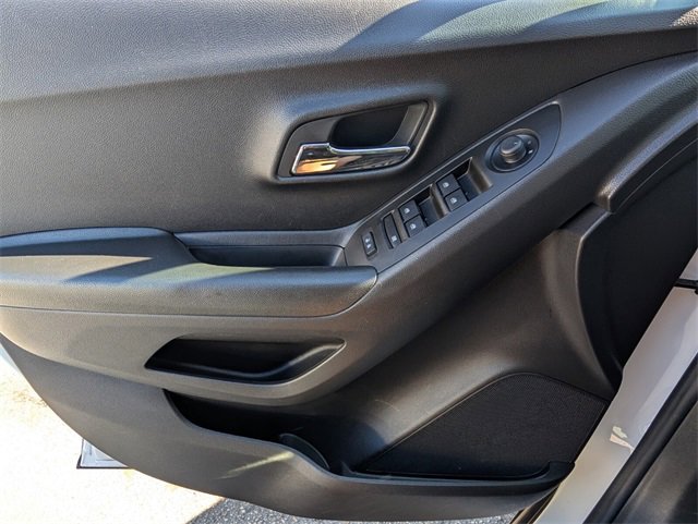 Used 2022 Chevrolet Trax LS w/ Tint and Cruise Package image 30