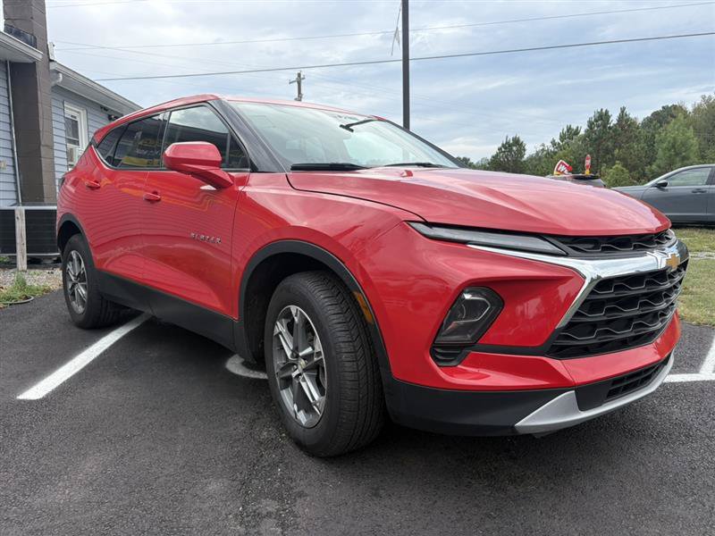 Used 2023 Chevrolet Blazer LT FWD image 3