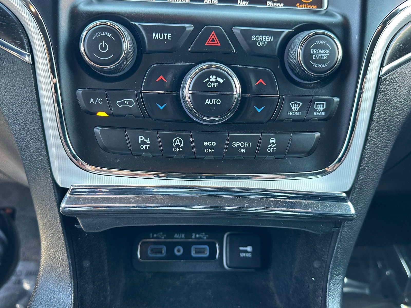 Used 2018 Jeep Grand Cherokee Limited AWD/4WD image 13