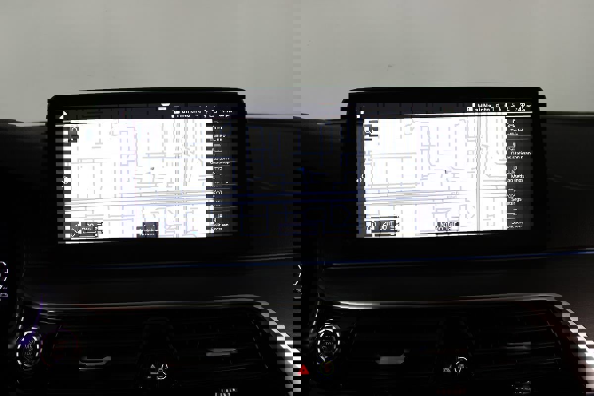 Used 2023 BMW 530e 530e w/ M Sport Package image 19