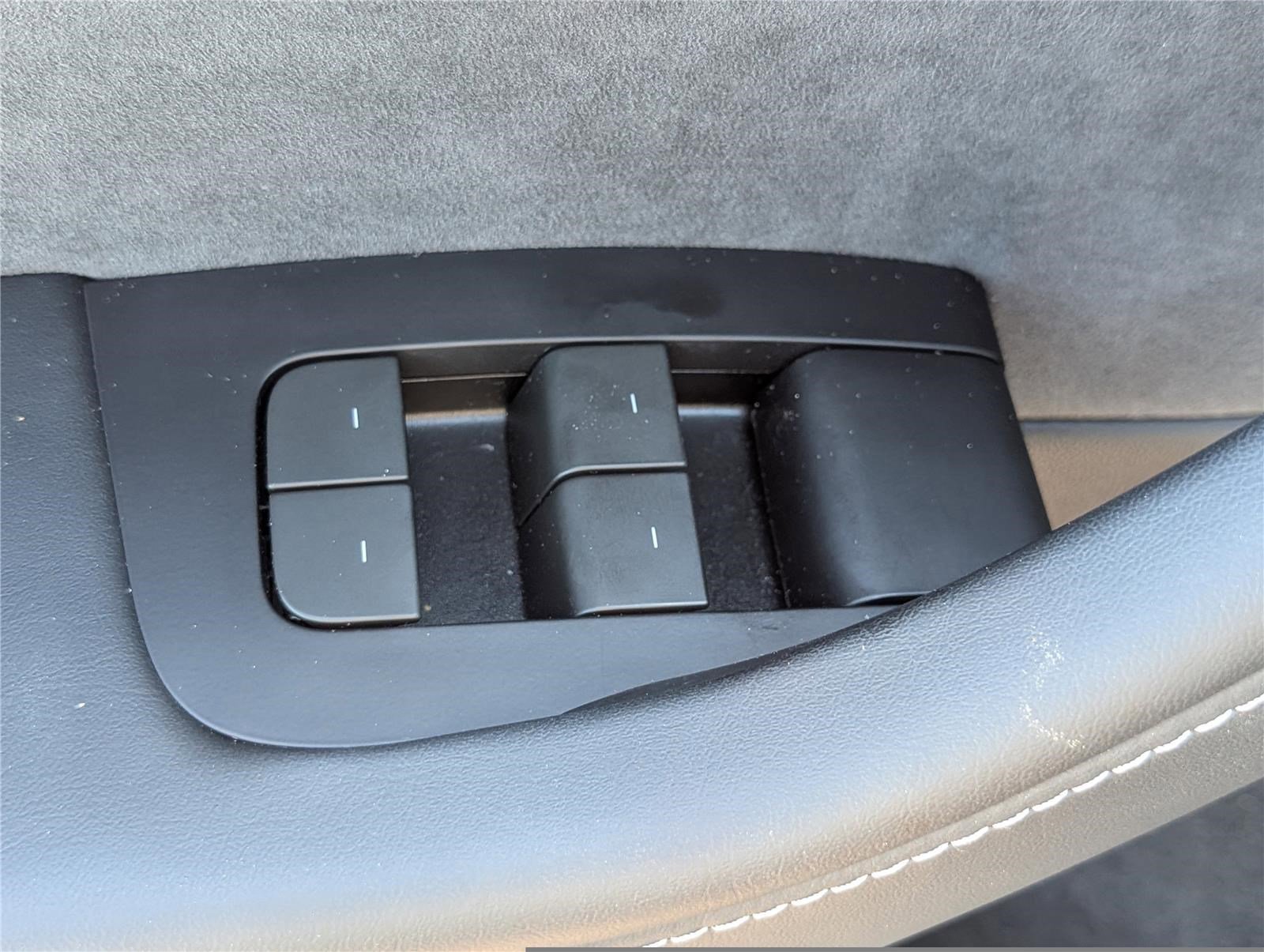 Used 2024 Tesla Model Y Long Range AWD/4WD image 19