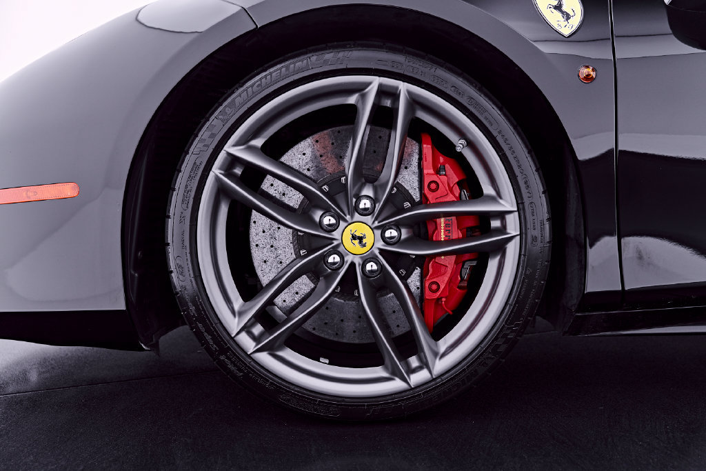 Used 2018 Ferrari 488 Spider RWD image 3