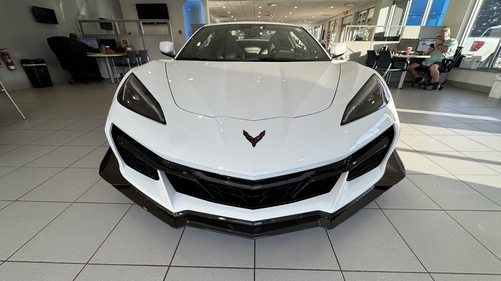 Used 2025 Chevrolet Corvette Z06 image 3