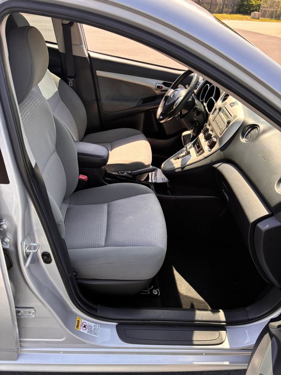 Used 2009 Toyota Matrix XRS w/ All Weather Guard Pkg FWD image 26