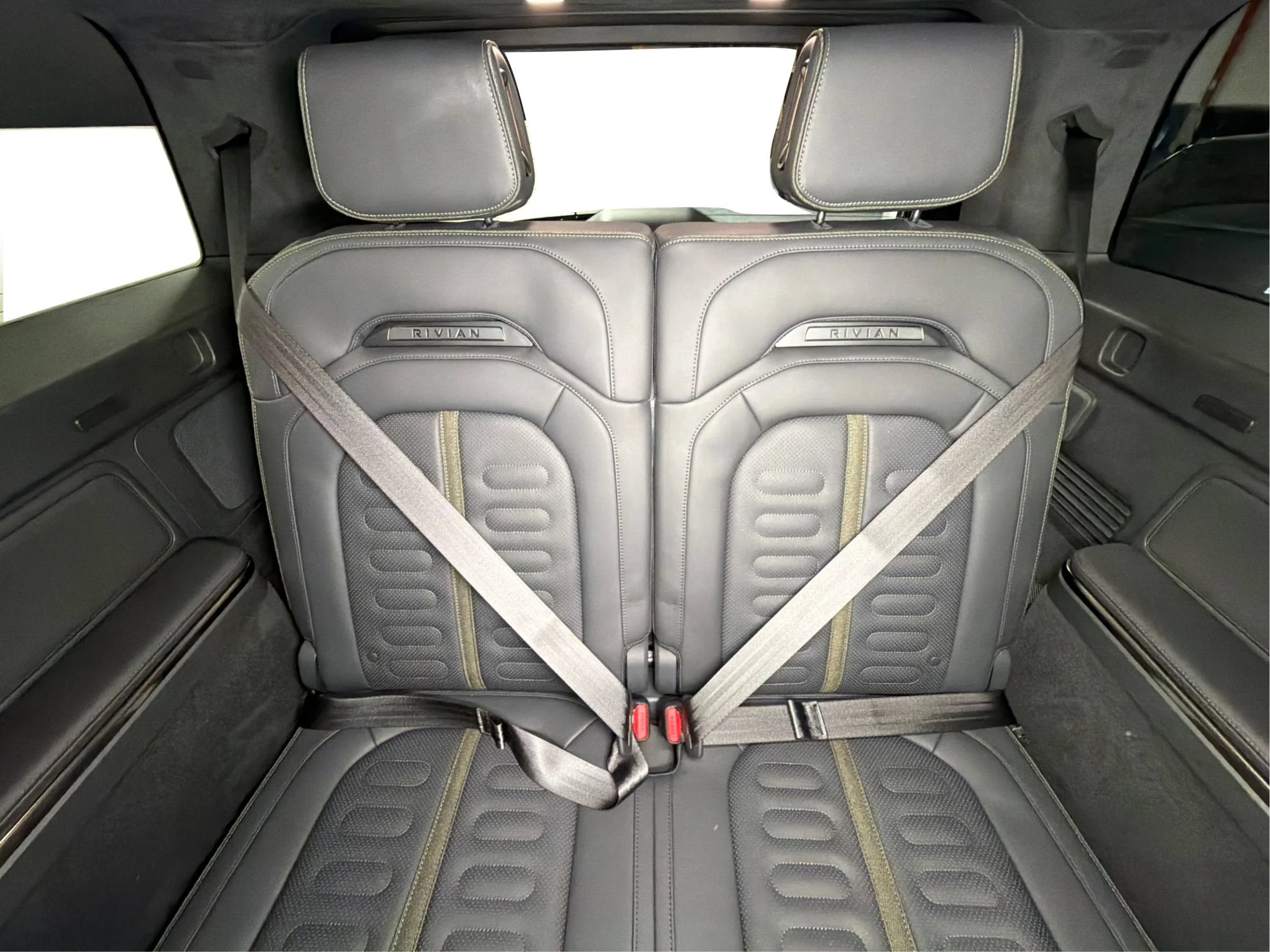 Used 2023 Rivian R1S Adventure AWD/4WD image 28