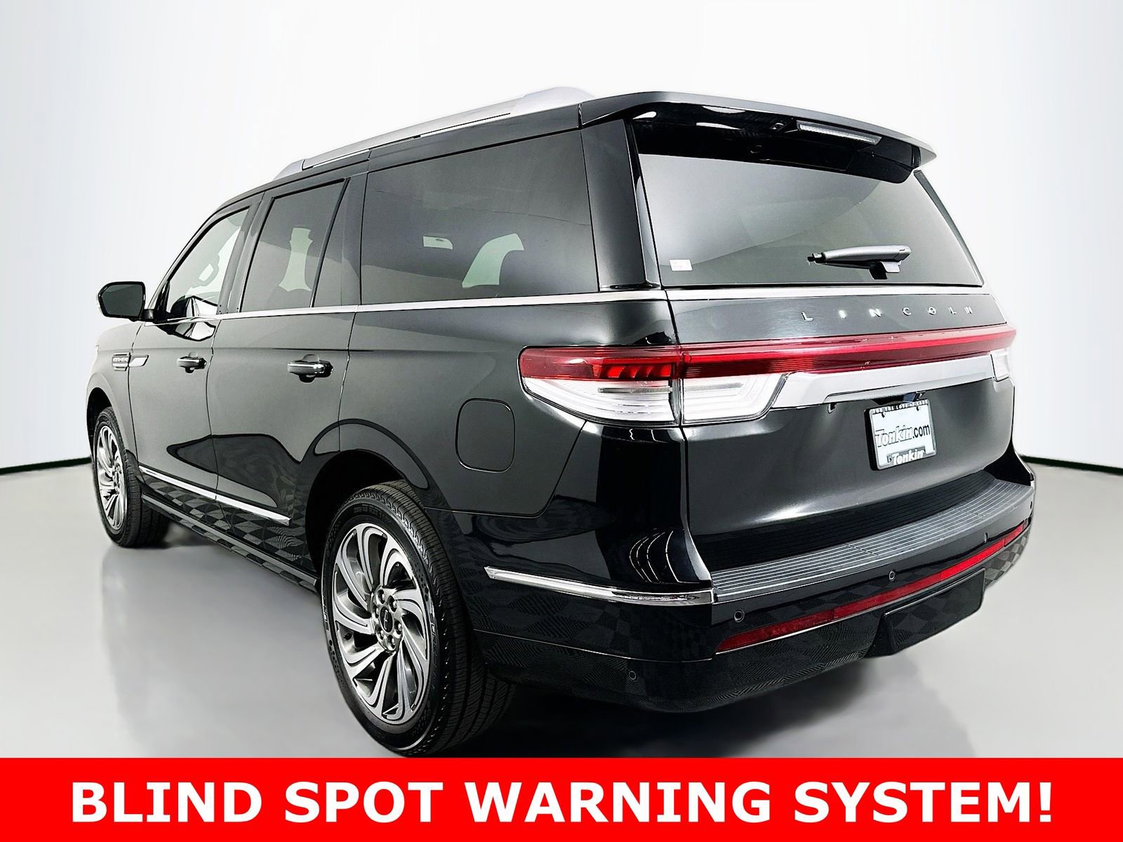 Used 2023 Lincoln Navigator Reserve AWD/4WD image 5