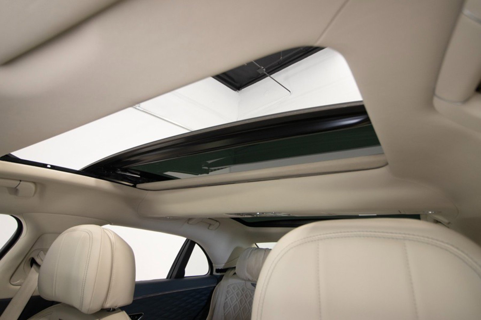 Used 2021 Bentley Flying Spur W12 image 39