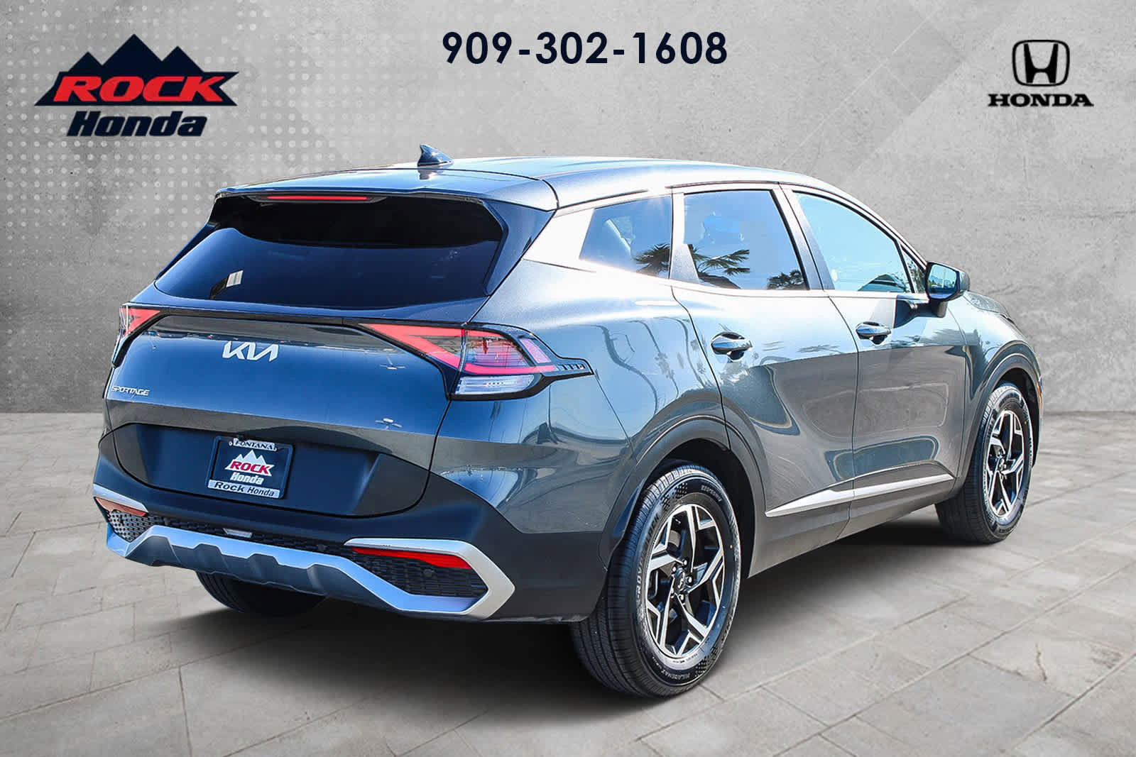 Used 2024 Kia Sportage LX image 4