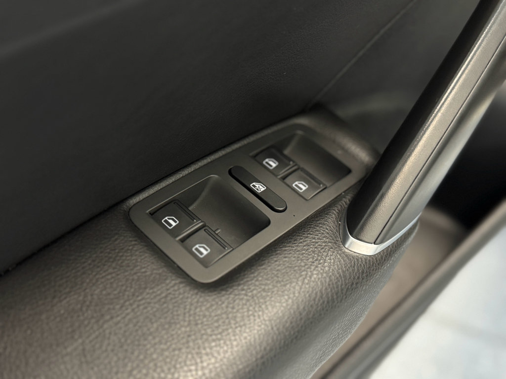 Used 2018 Volkswagen Passat 3.6 image 16