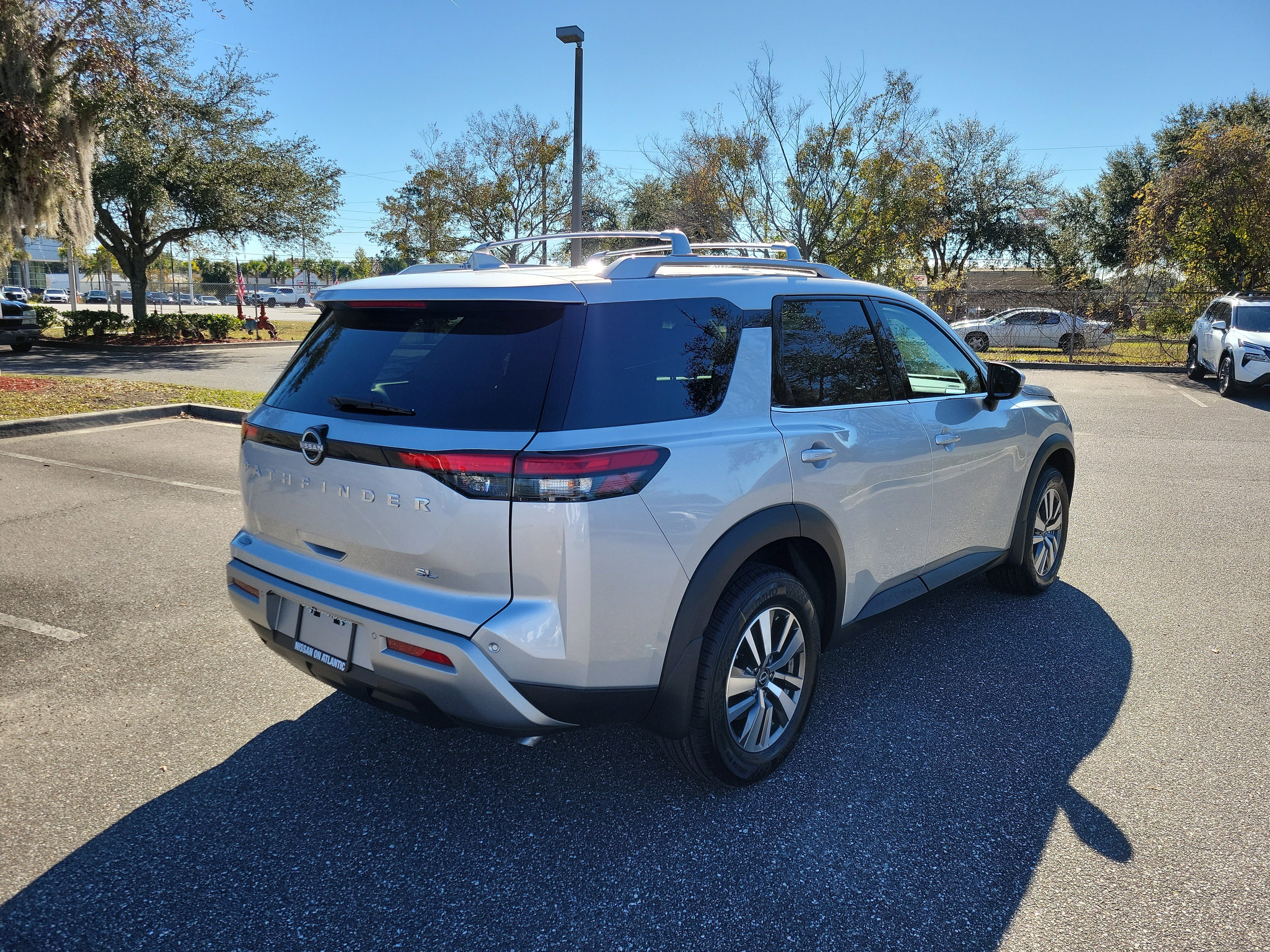 New 2025 Nissan Pathfinder SL image 6