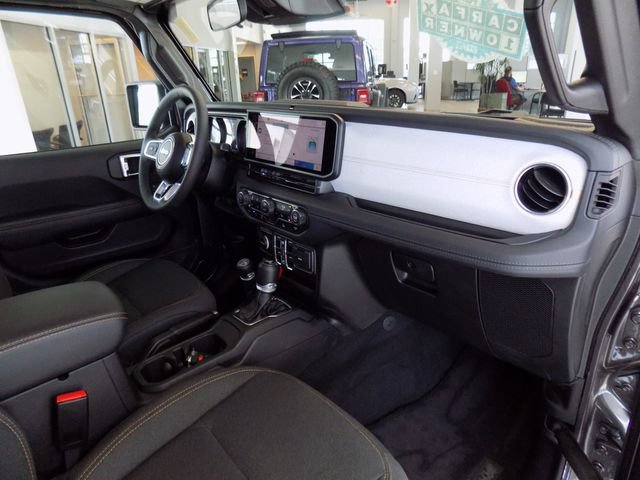 Certified 2025 Jeep Wrangler Unlimited Sahara AWD/4WD image 23