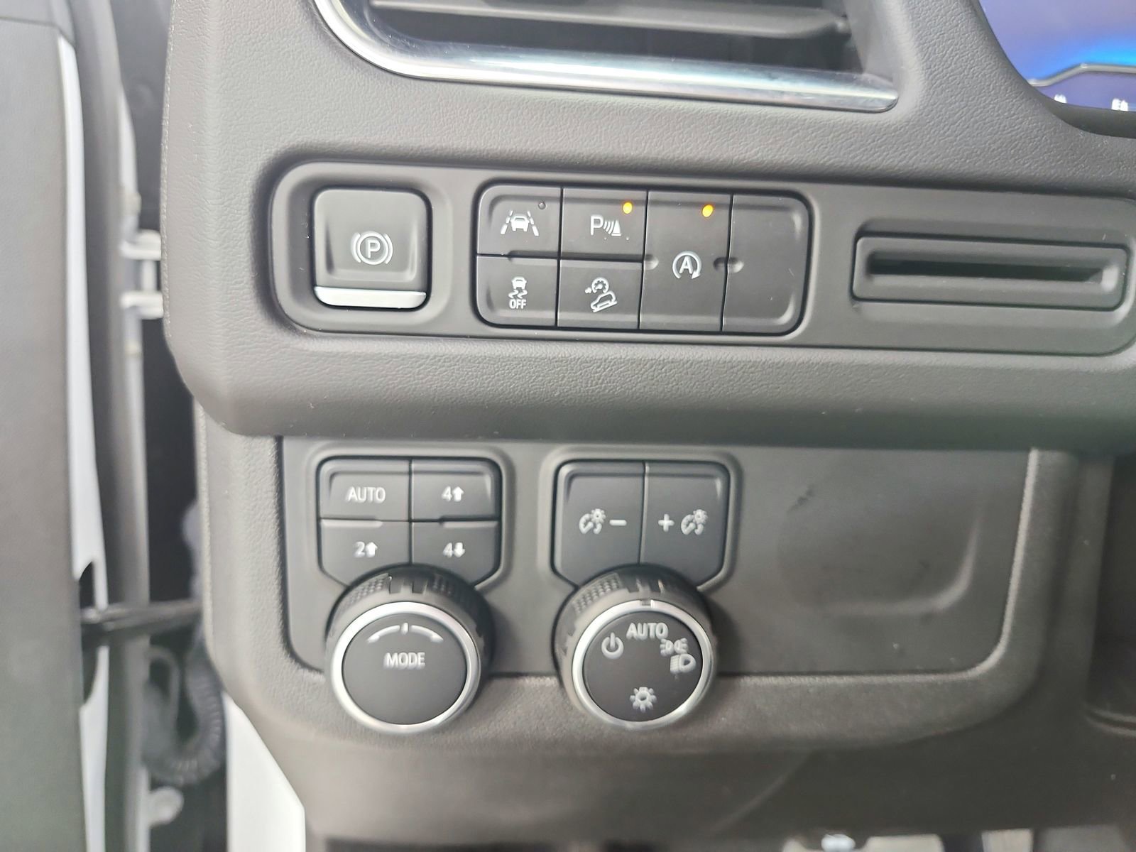 Used 2023 Chevrolet Suburban Premier image 28