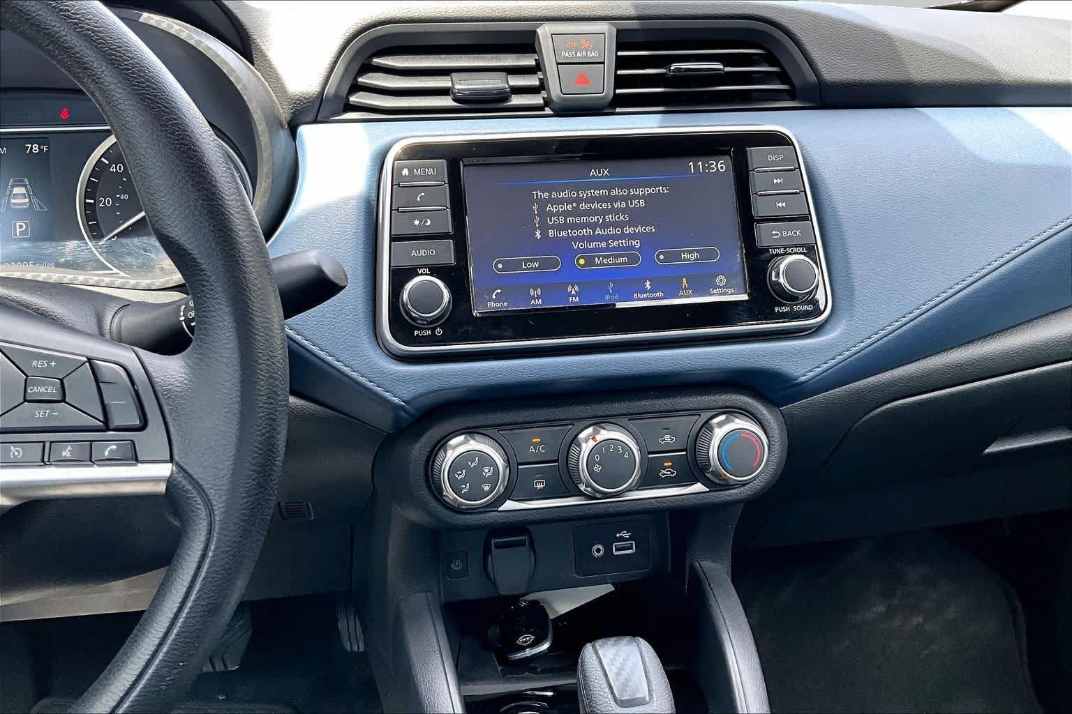 Used 2025 Nissan Versa SV FWD image 7