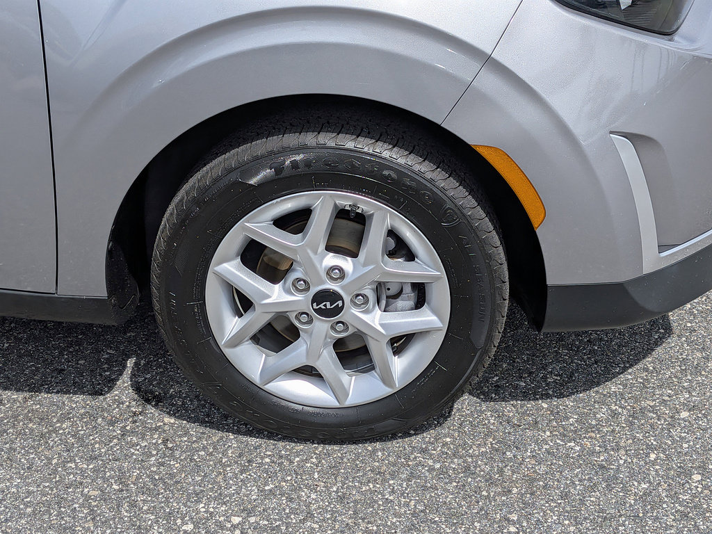 Used 2023 Kia Soul LX w/ LX Technology Package FWD image 37