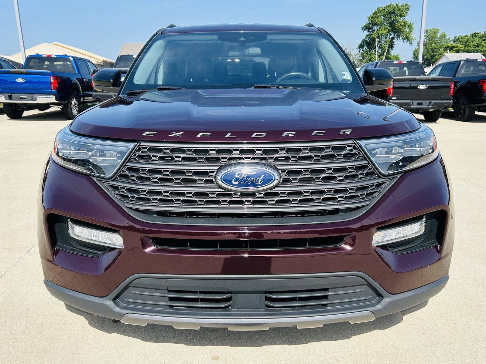 Used 2023 Ford Explorer XLT w/ Equipment Group 202A AWD/4WD image 38
