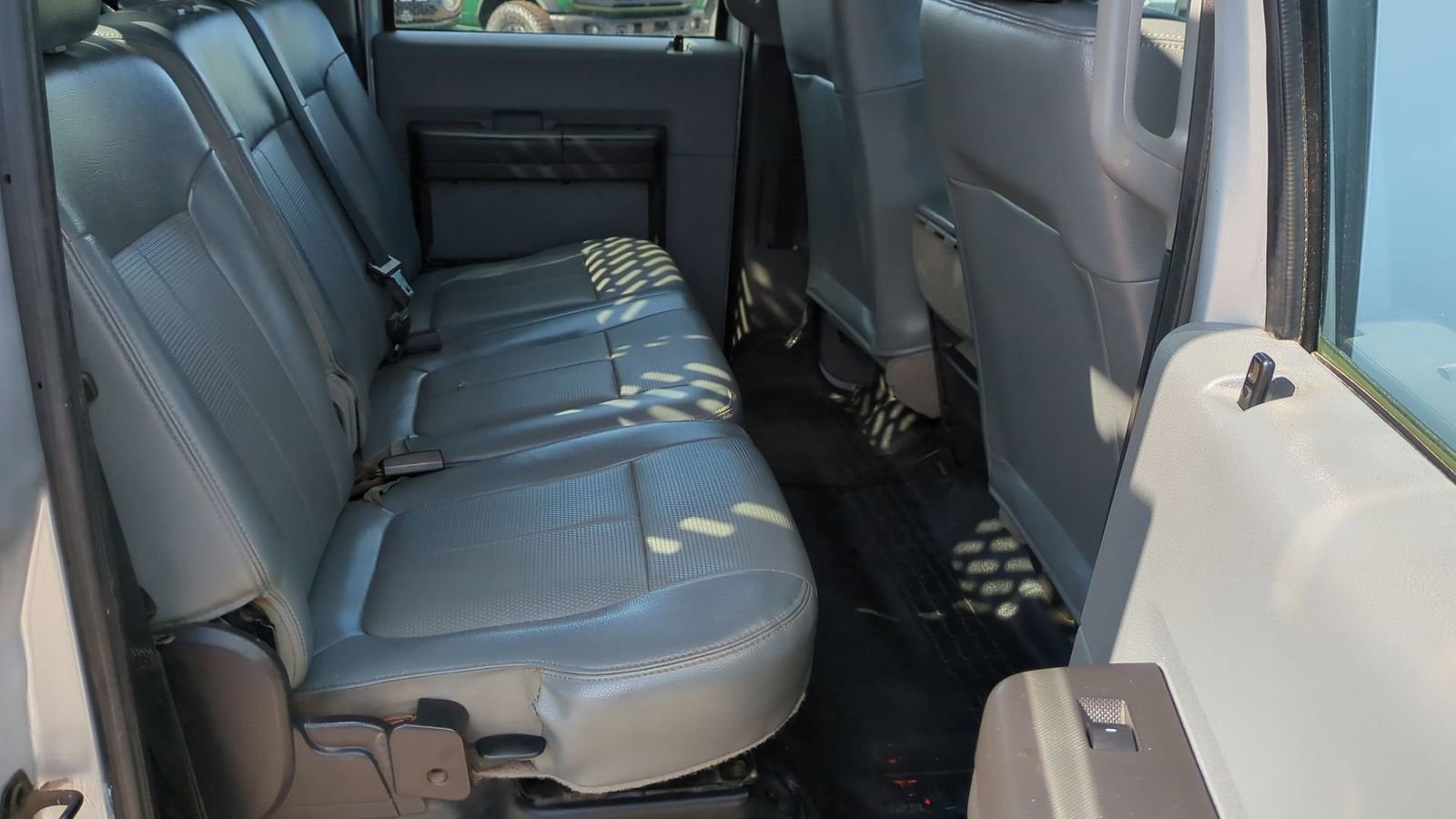 Used 2016 Ford F550 2WD Crew Cab Super Duty image 28