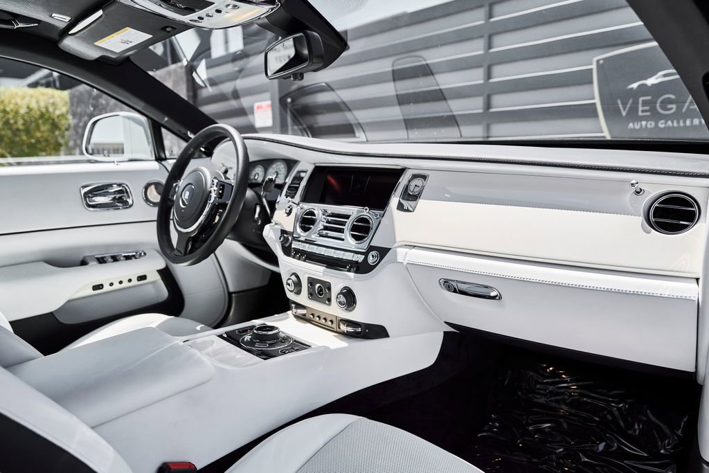 Used 2019 Rolls-Royce Wraith RWD image 34