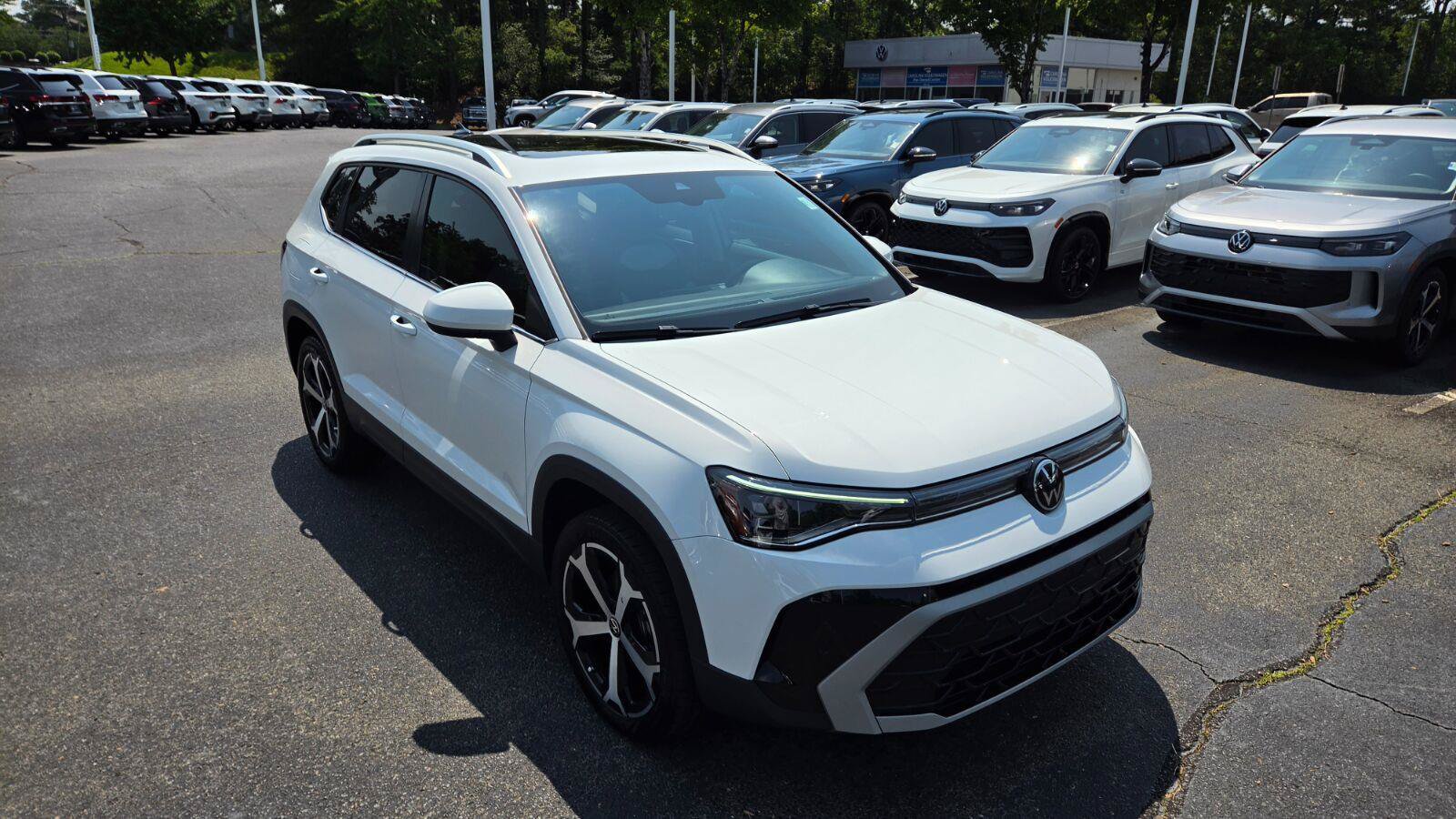 Used 2025 Volkswagen Taos SEL AWD/4WD image 7