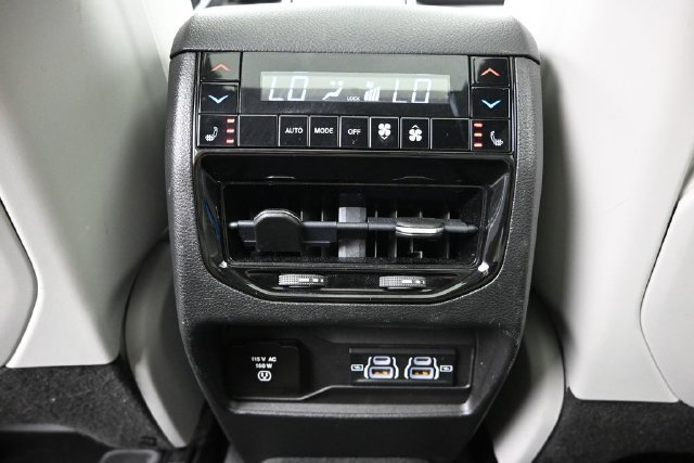 Used 2022 Jeep Grand Cherokee L Overland w/ Luxury Tech Group IV AWD/4WD image 25