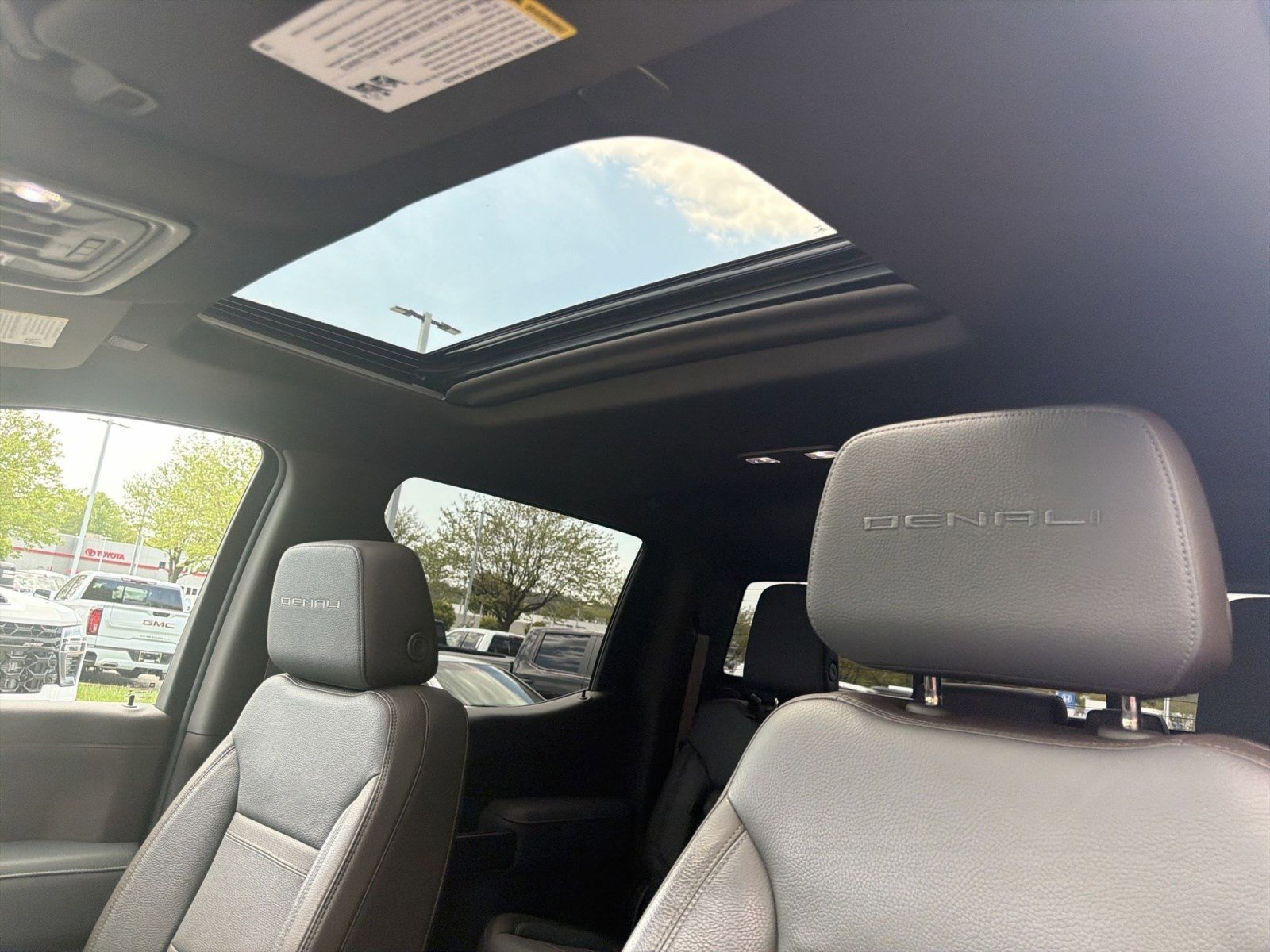 Used 2022 GMC Sierra 1500 Denali w/ Denali Premium Package image 22