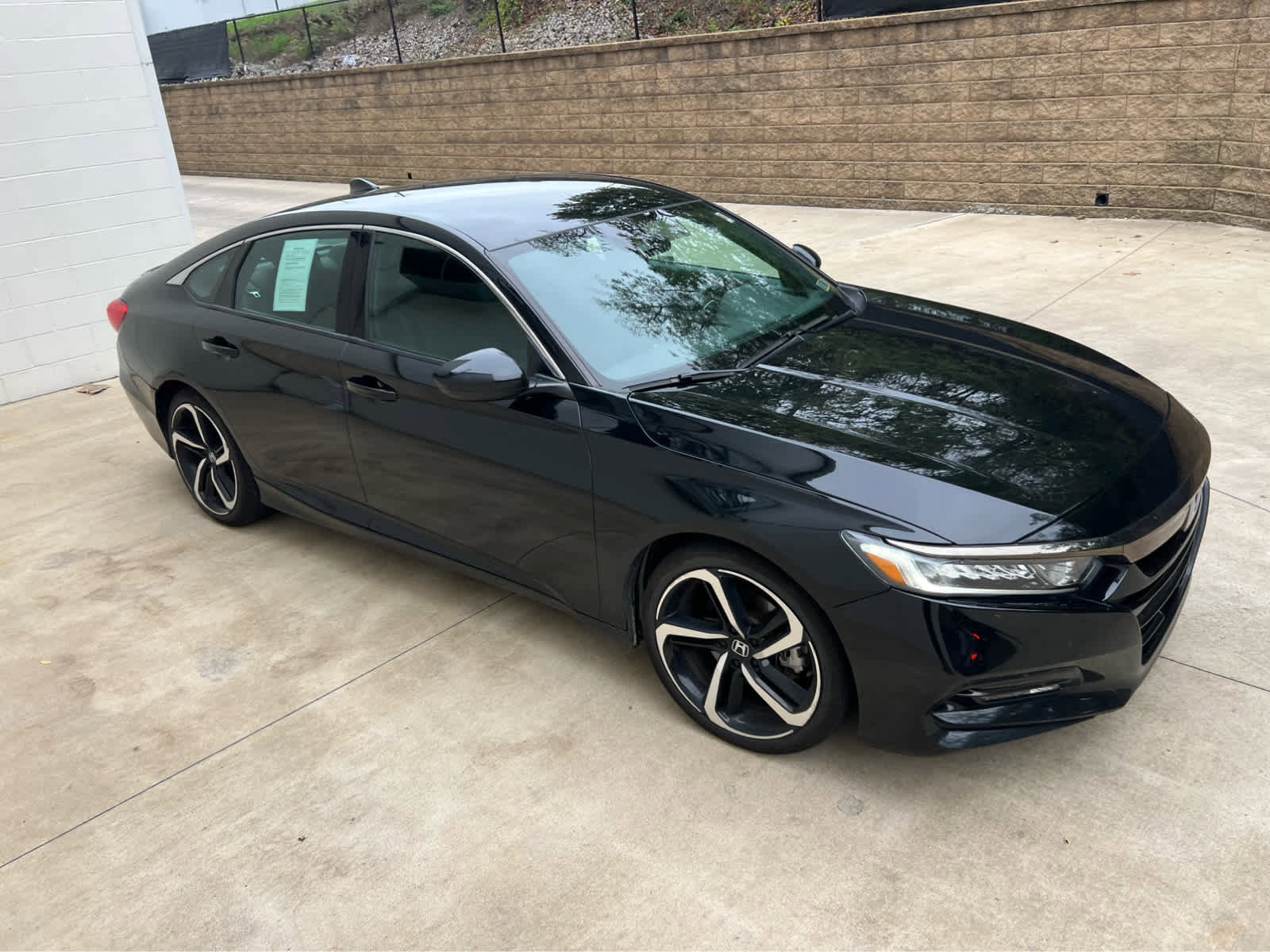 Used 2020 Honda Accord Sport image 2