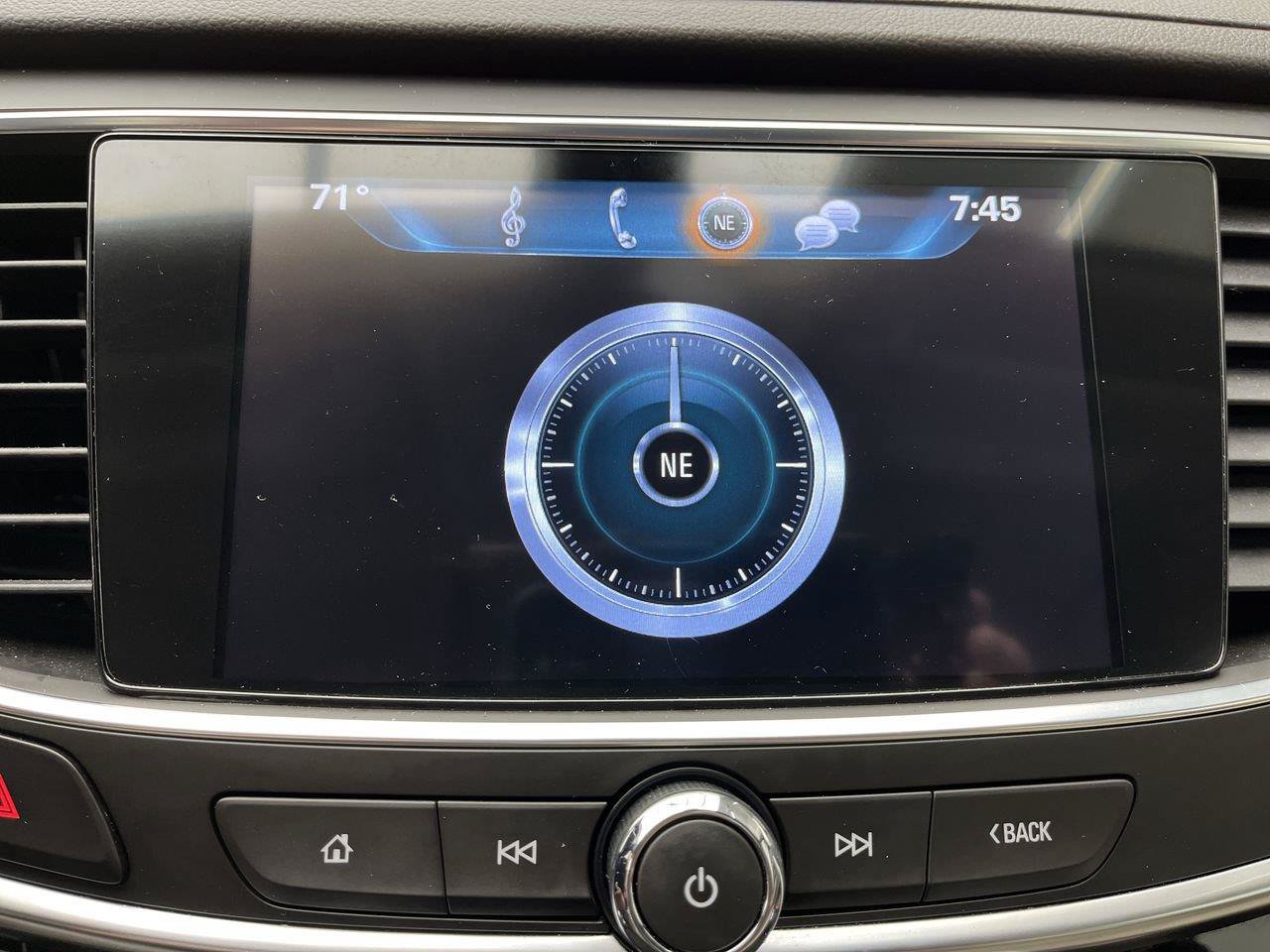 Used 2017 Buick LaCrosse Essence FWD image 18