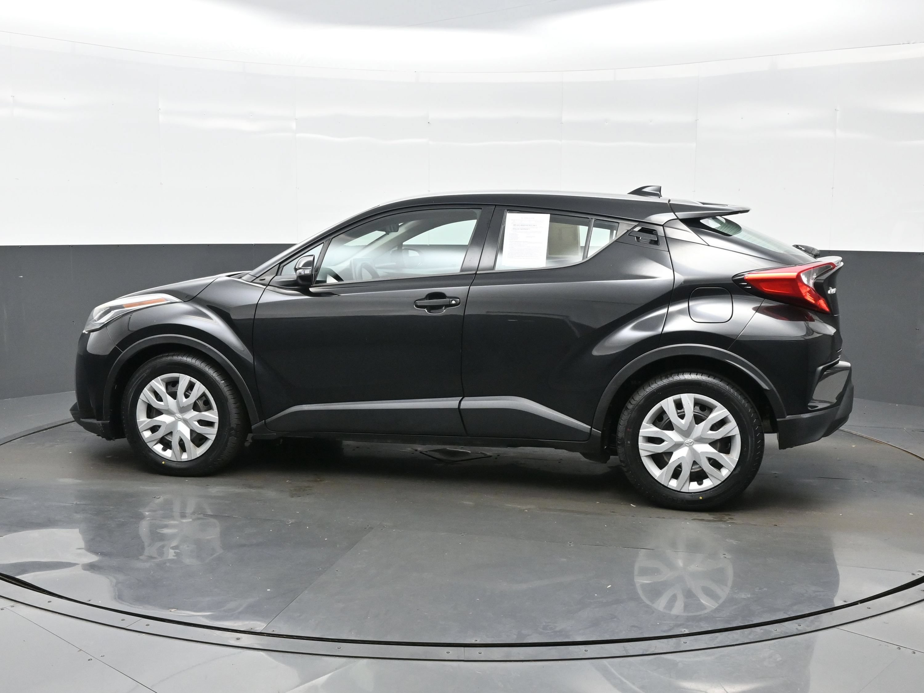 Used 2021 Toyota C-HR LE FWD image 3