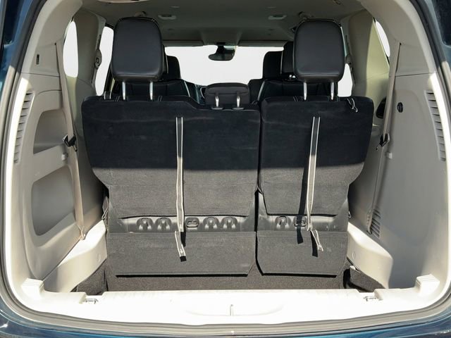 Used 2023 Chrysler Pacifica Touring-L image 15