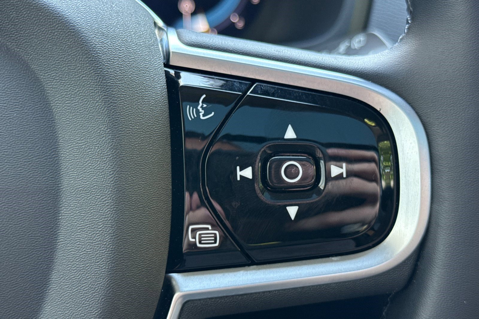 Used 2025 Volvo XC90 B6 Ultra image 33