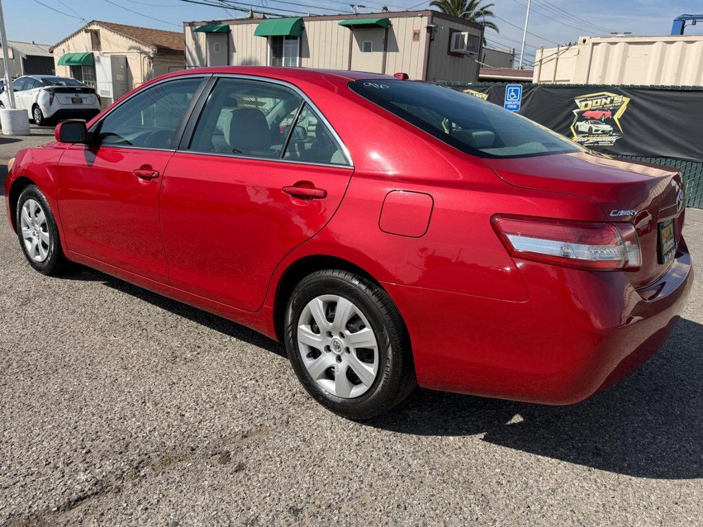 Used 2011 Toyota Camry LE image 9