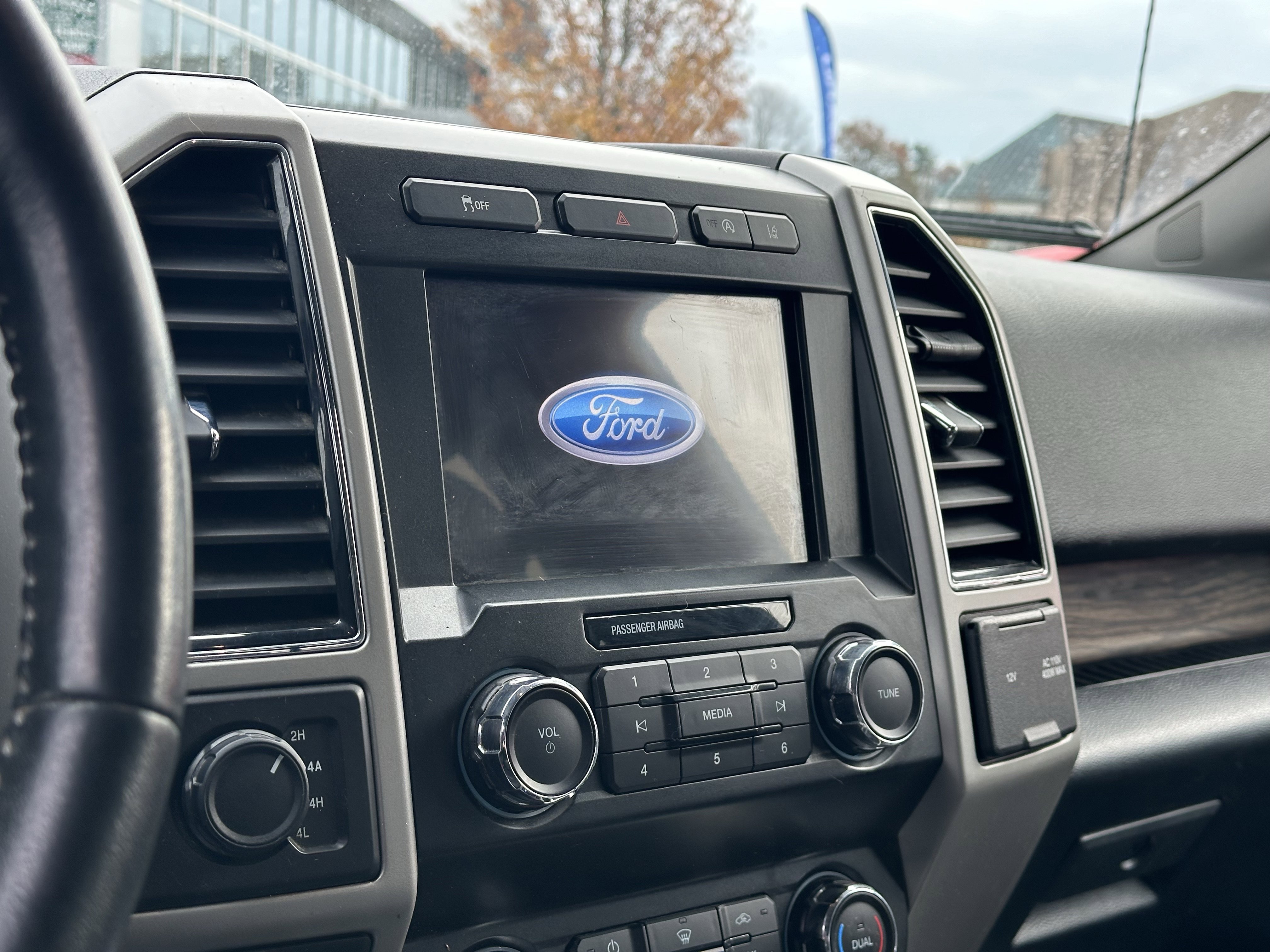 Used 2020 Ford F150 Lariat w/ Trailer Tow Package image 16