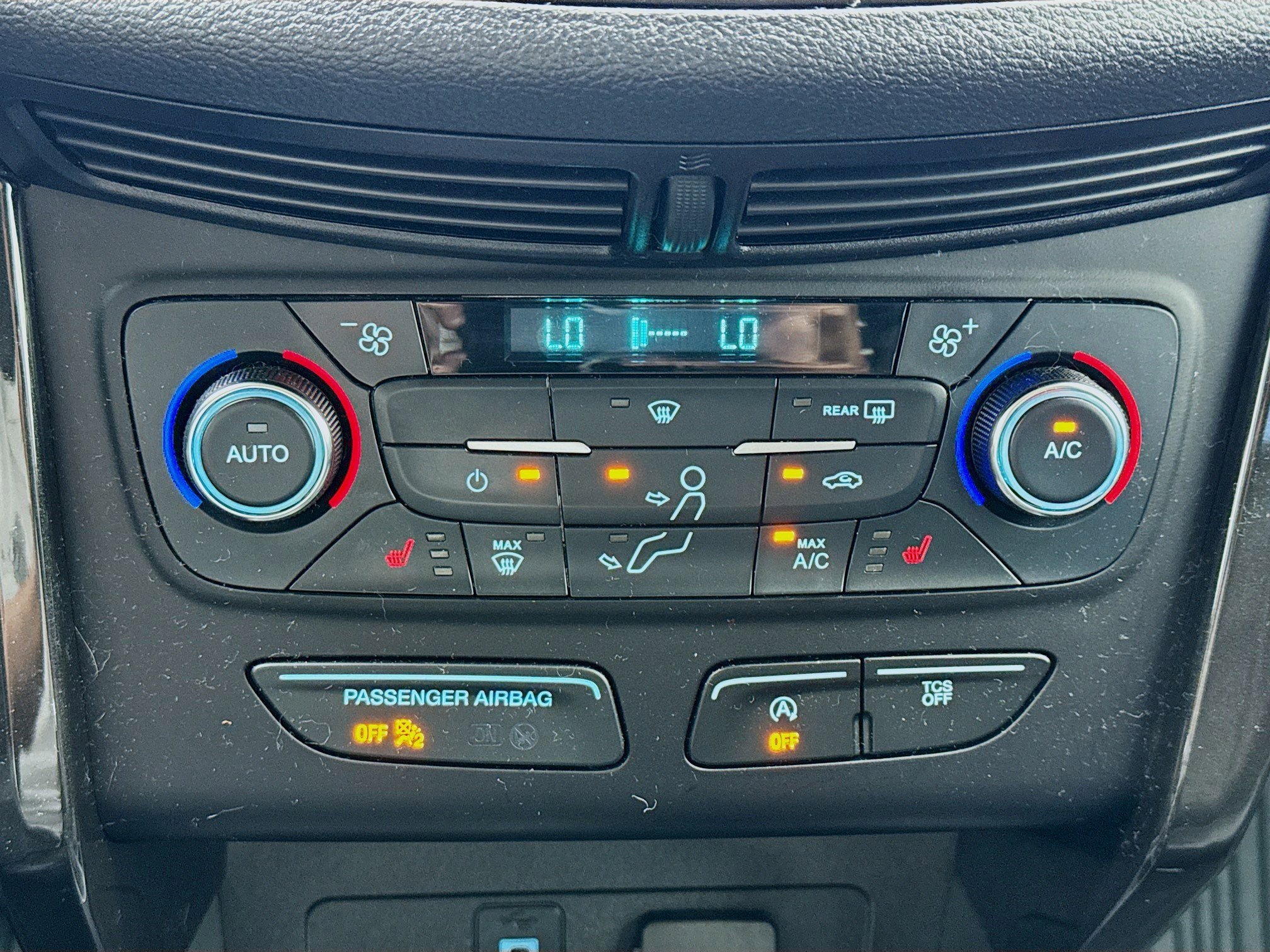 Used 2017 Ford Escape Titanium image 12