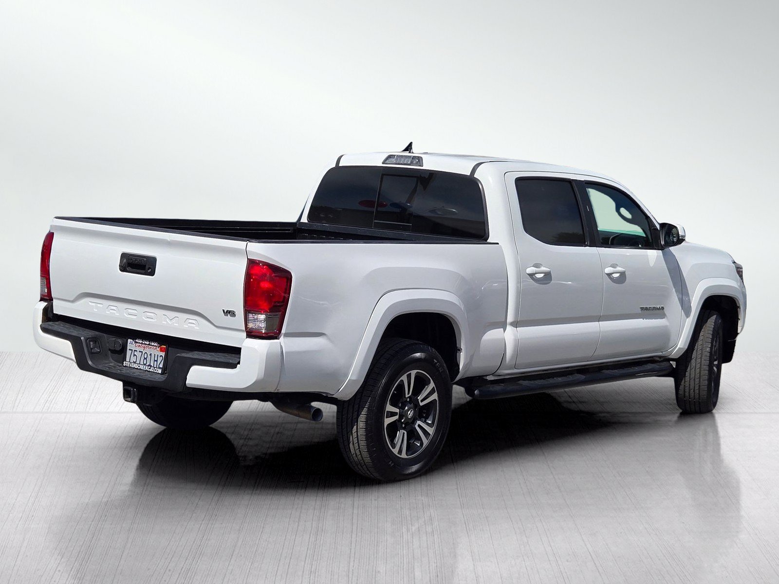 Used 2017 Toyota Tacoma TRD Sport w/ Tow Package RWD image 4