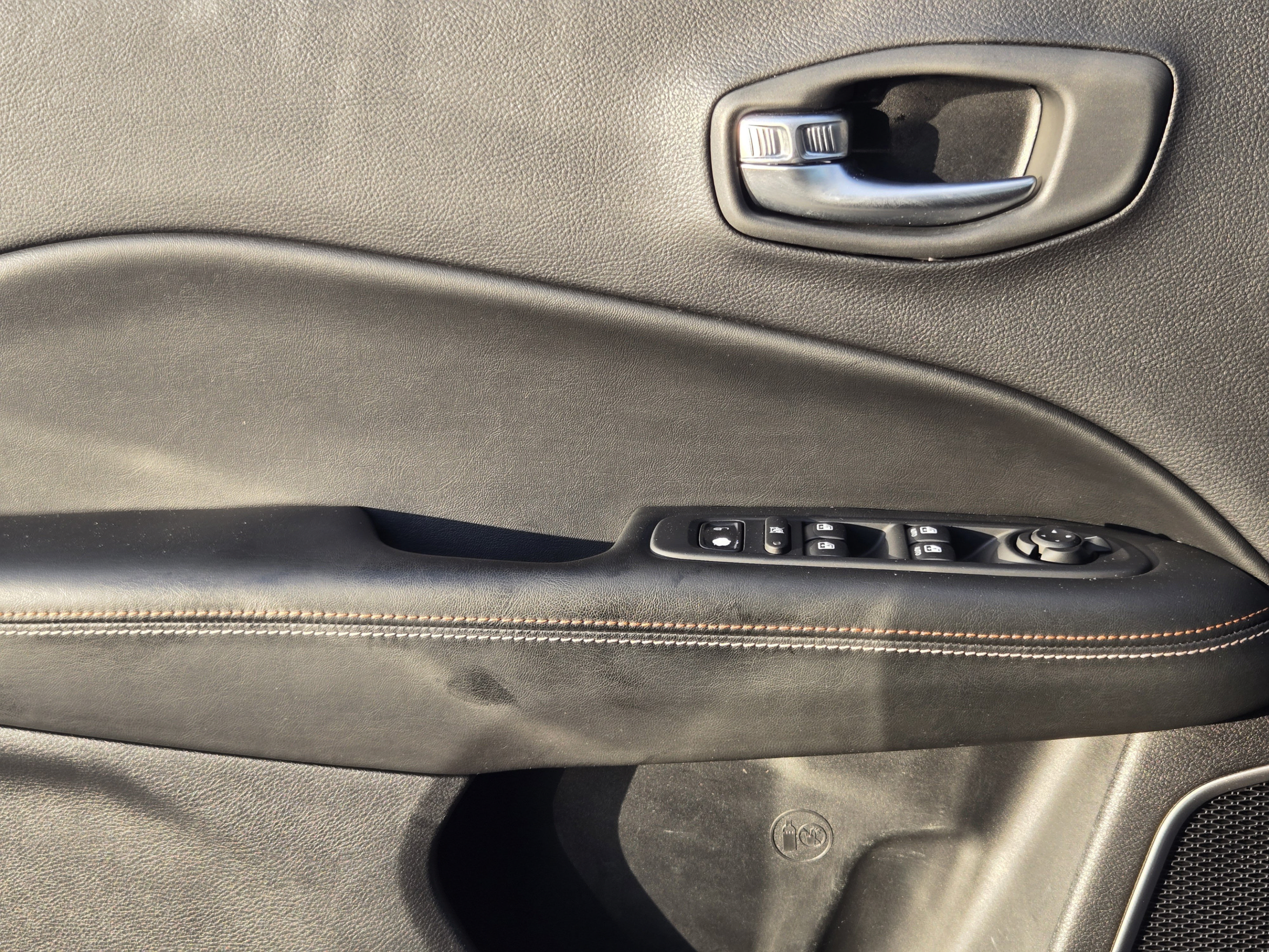 Used 2018 Jeep Compass Latitude FWD image 20