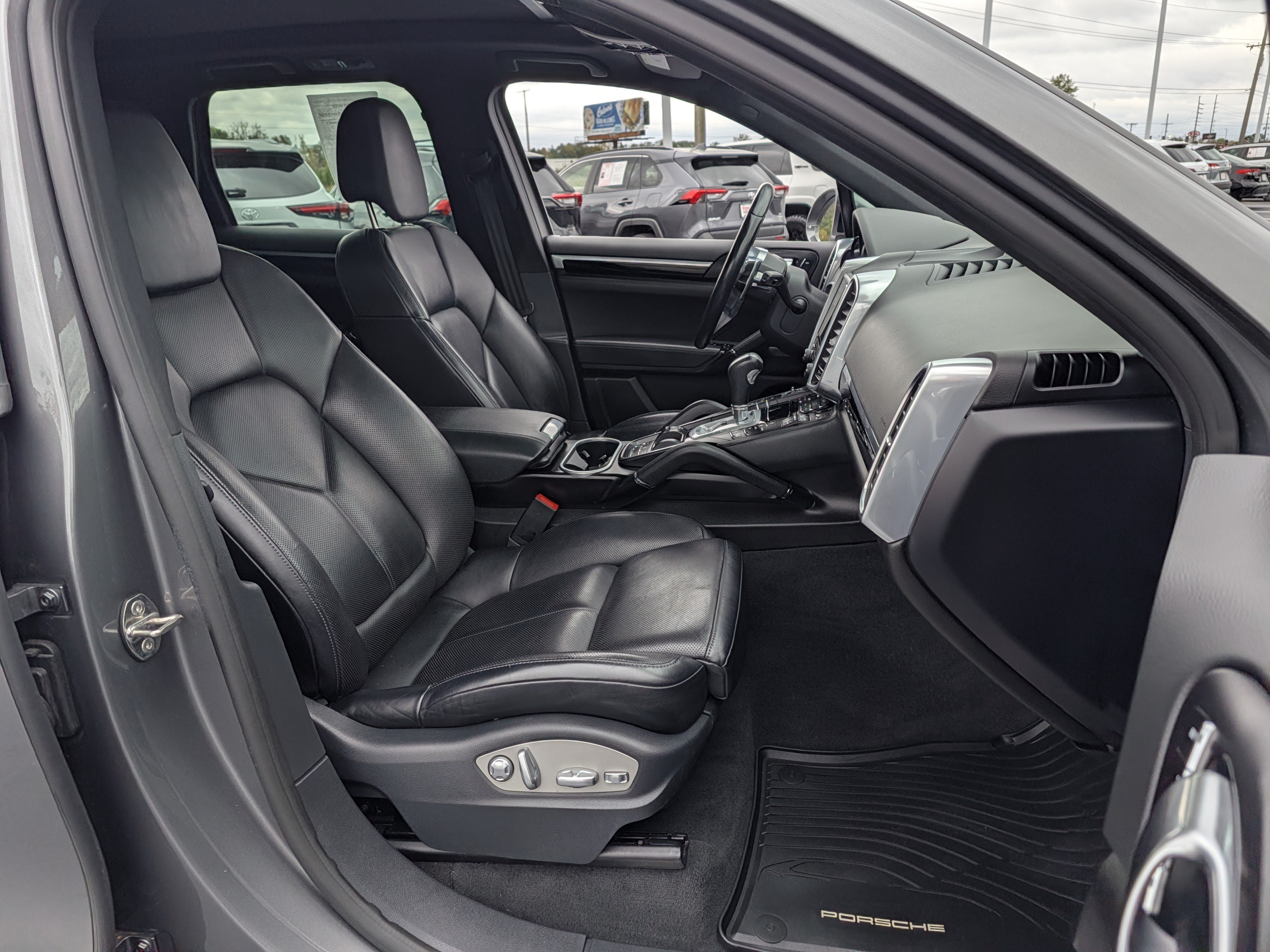 Used 2017 Porsche Cayenne S AWD/4WD image 25