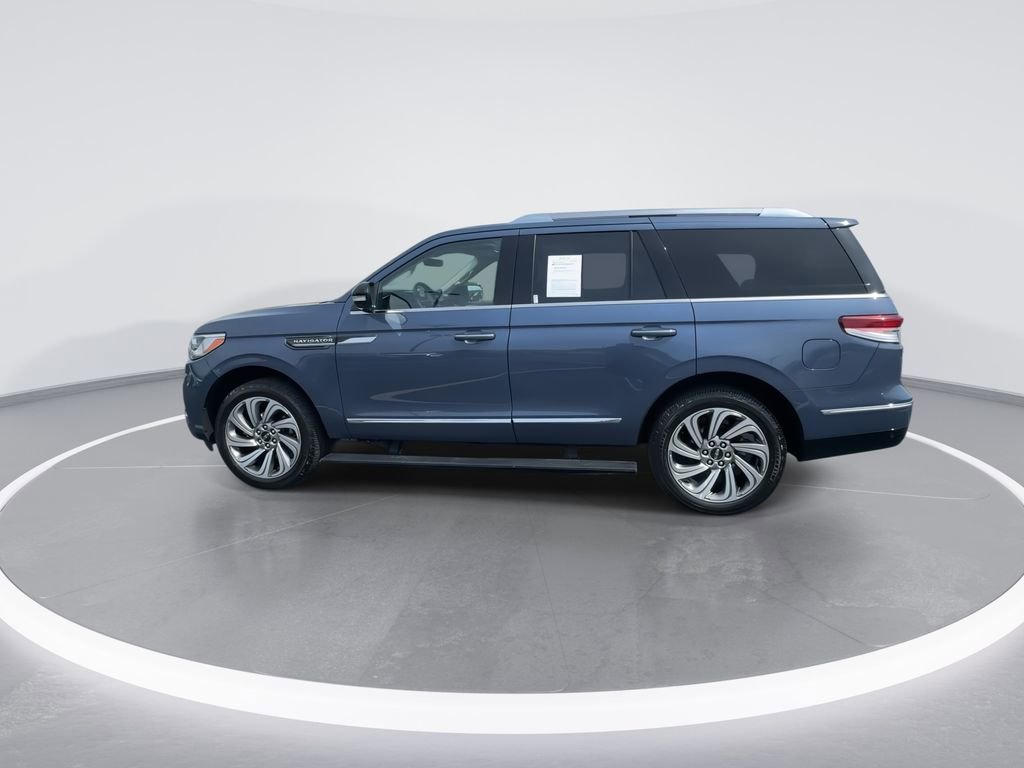 Used 2023 Lincoln Navigator Reserve image 5