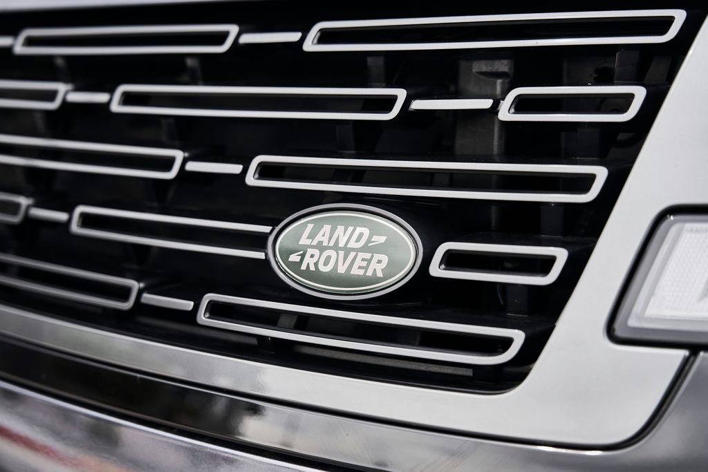 Used 2025 Land Rover Range Rover SE AWD/4WD image 8
