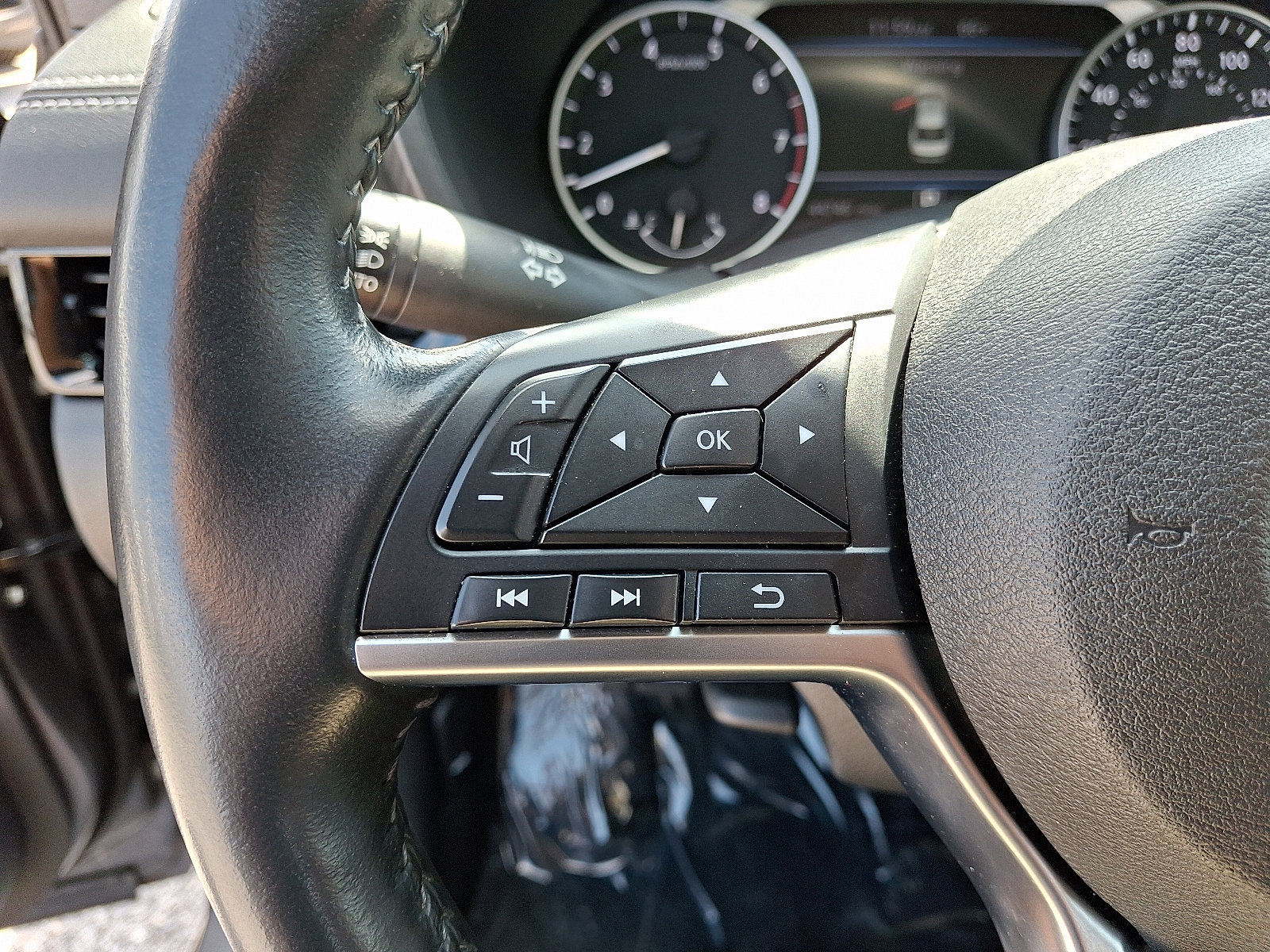 Used 2025 Nissan Sentra SV w/ All-Weather Package FWD image 20