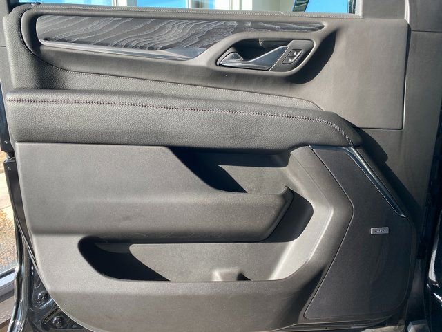 Used 2021 GMC Yukon XL Denali w/ Denali Premium Package image 8