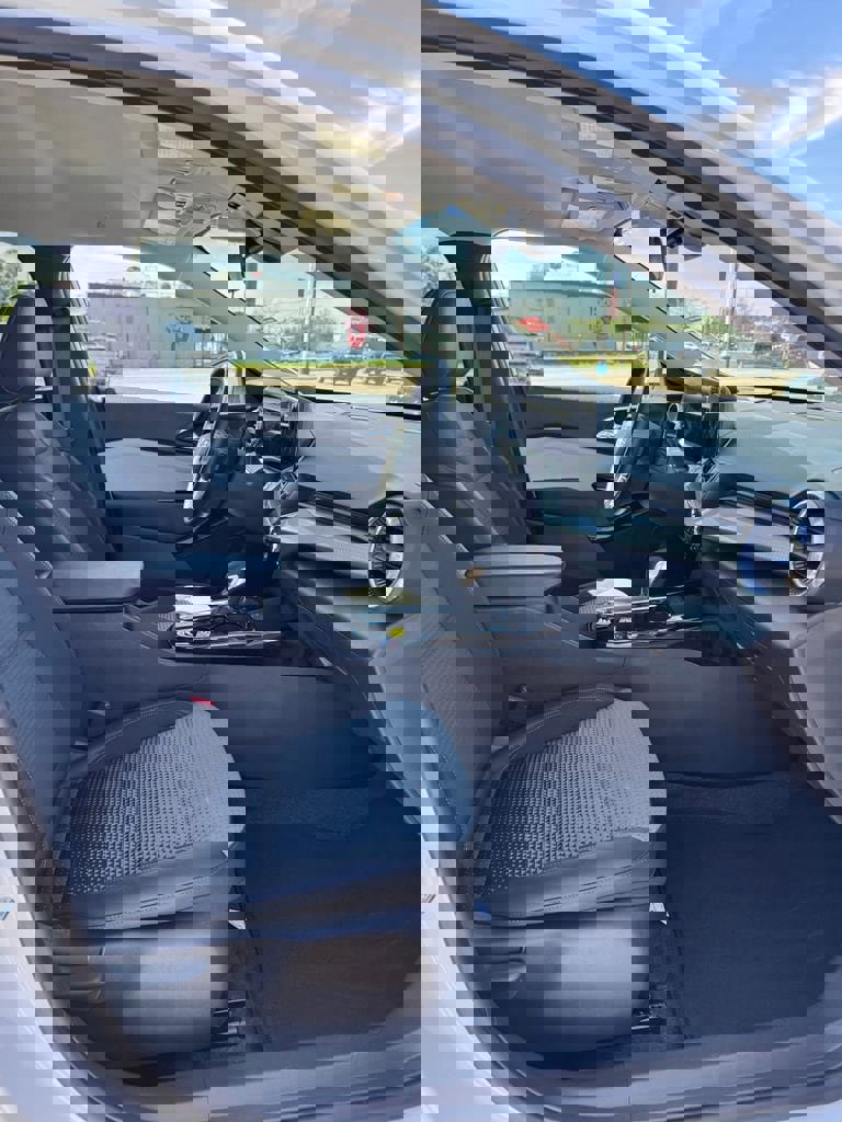 Used 2025 Chevrolet Trax LT w/ LT Convenience Package image 13