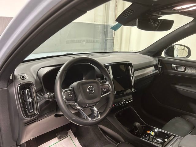 Used 2025 Volvo XC40 B5 Plus AWD/4WD image 10